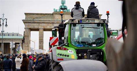 German farmers reignite Berlin’s budget crisis